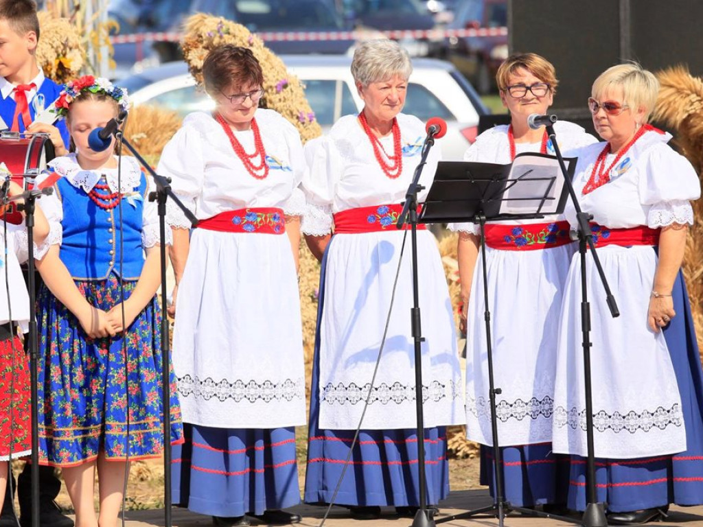 Gminne dożynki w Bukwicy. Jest barwnie i kolorowo