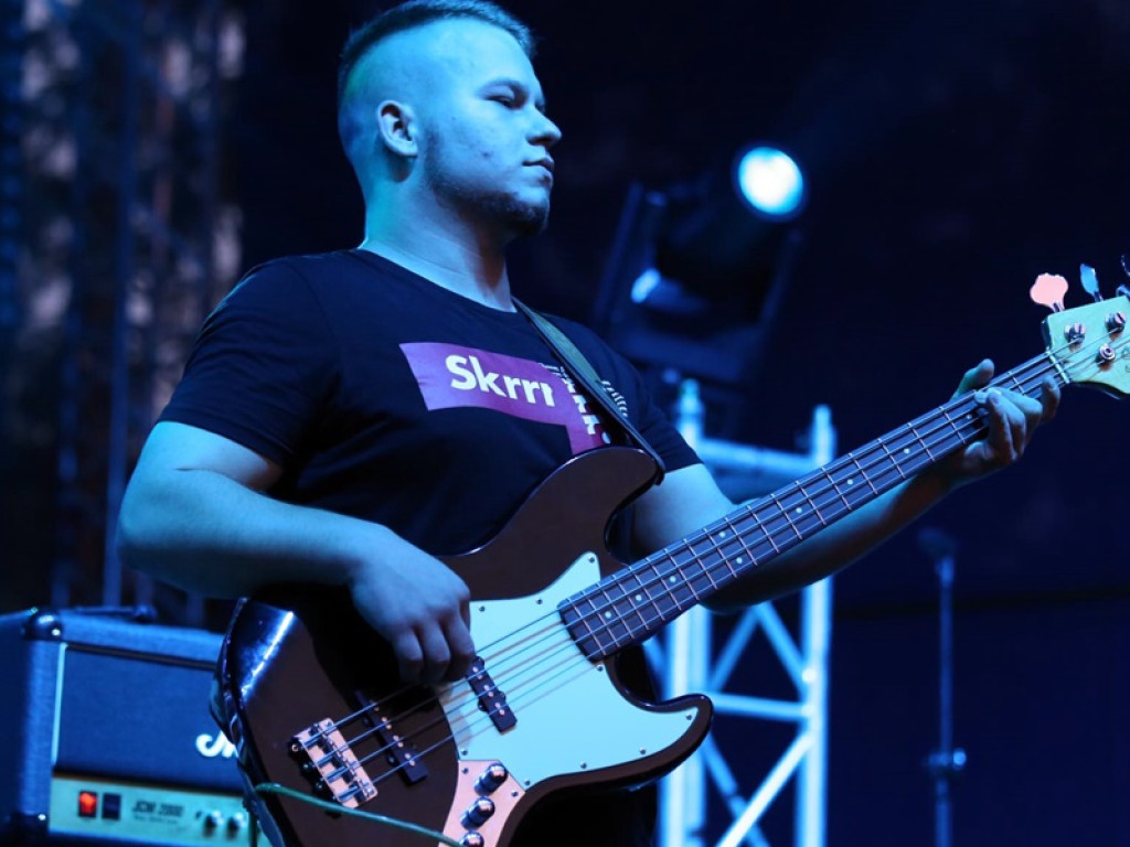 Oświadczył się swoje ukochanej na scenie! Tak zaczyna się noc rockowa