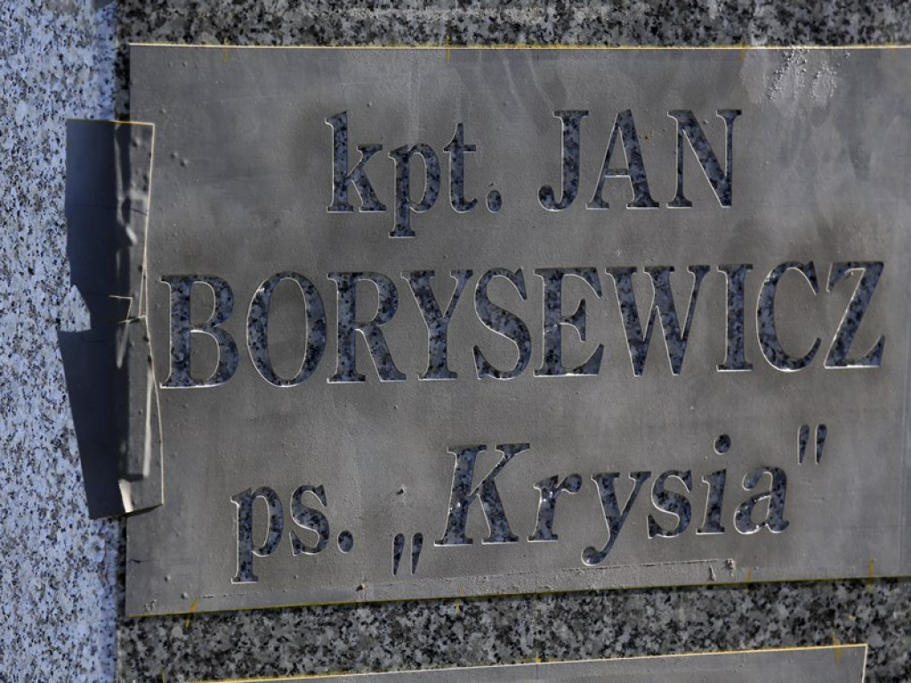 Trwają ostatnie prace przy montażu popiersi Żołnierzy Wyklętych. Wkrótce ich uroczyste odsłonięcie