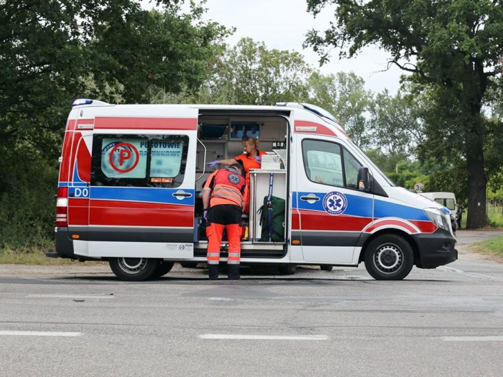 Wypadek na skrzyżowaniu na hutę. Trzy osoby zostały ranne