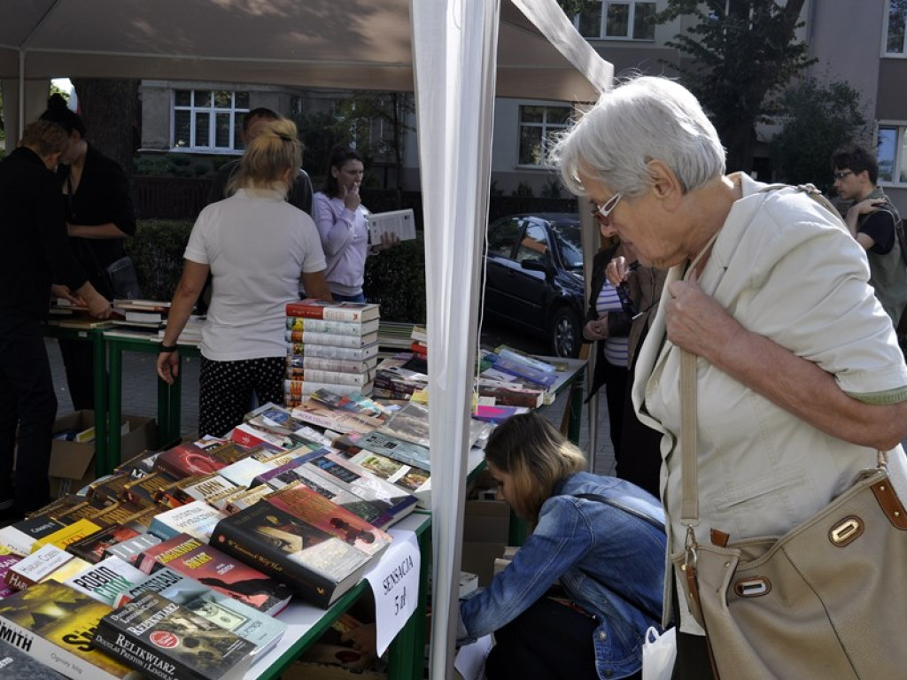 Kiermasz książek używanych przyciągnął wielu miłośników literatury