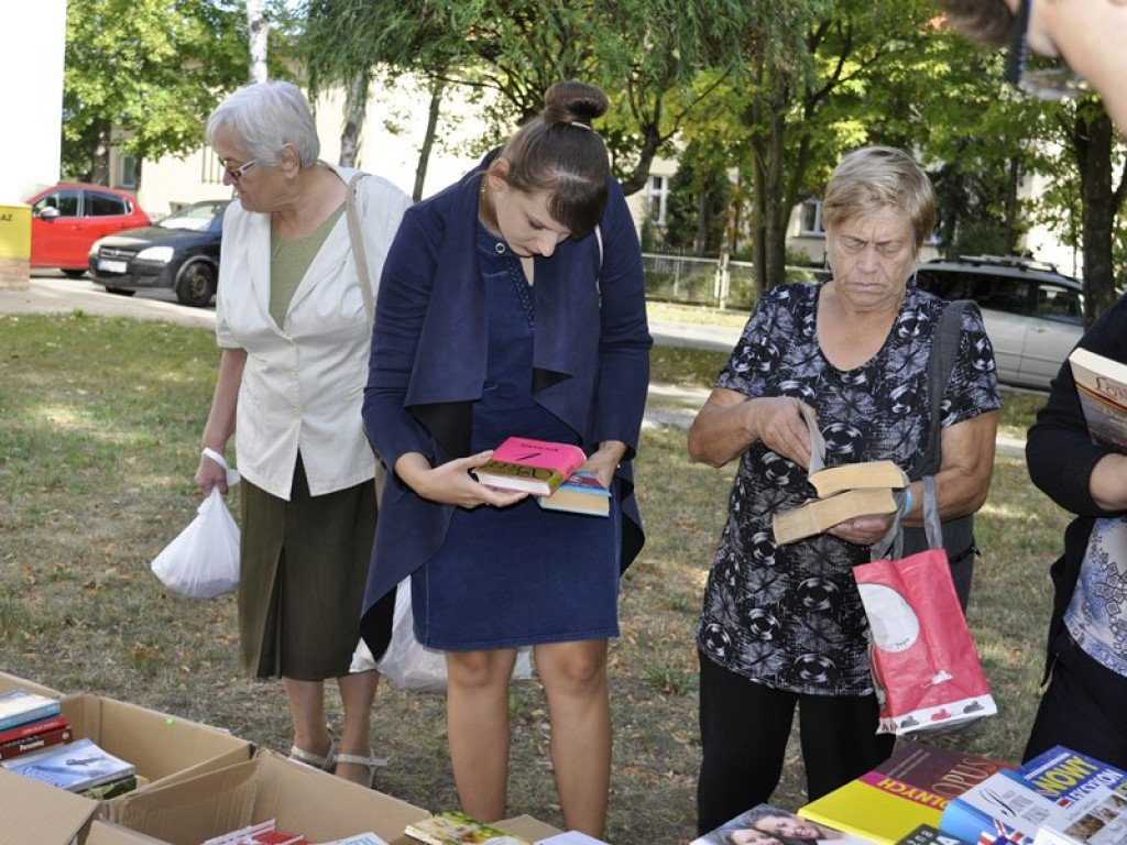Kiermasz książek używanych przyciągnął wielu miłośników literatury