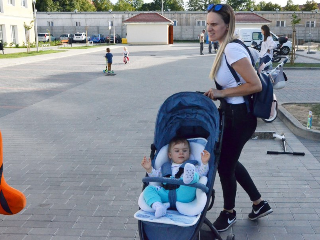 Spotkali się pod TBS-em, by bliżej się poznać. Zabawa trwa