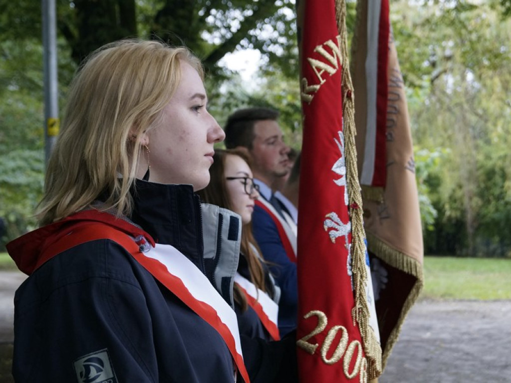 Stanęło kolejnych sześć popiersi Żołnierzy Wyklętych. Była to patriotyczna uroczystość
