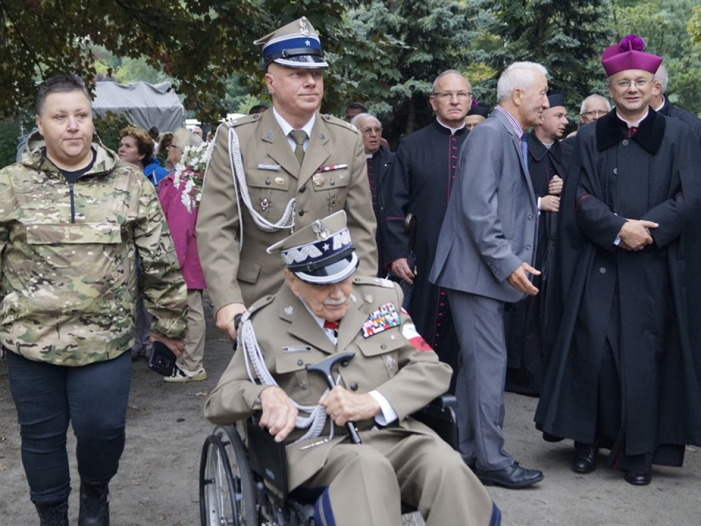 Stanęło kolejnych sześć popiersi Żołnierzy Wyklętych. Była to patriotyczna uroczystość