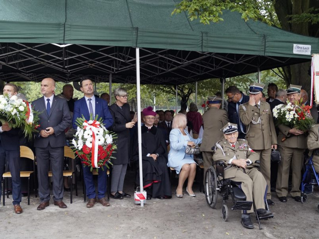 Stanęło kolejnych sześć popiersi Żołnierzy Wyklętych. Była to patriotyczna uroczystość
