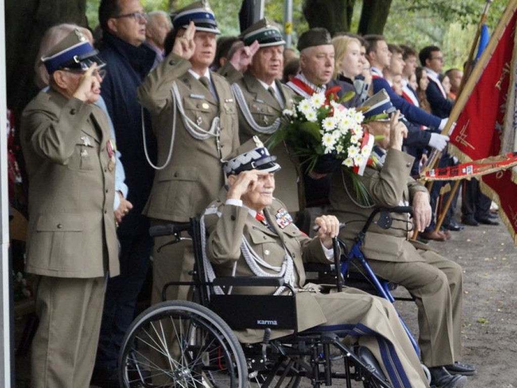 Stanęło kolejnych sześć popiersi Żołnierzy Wyklętych. Była to patriotyczna uroczystość