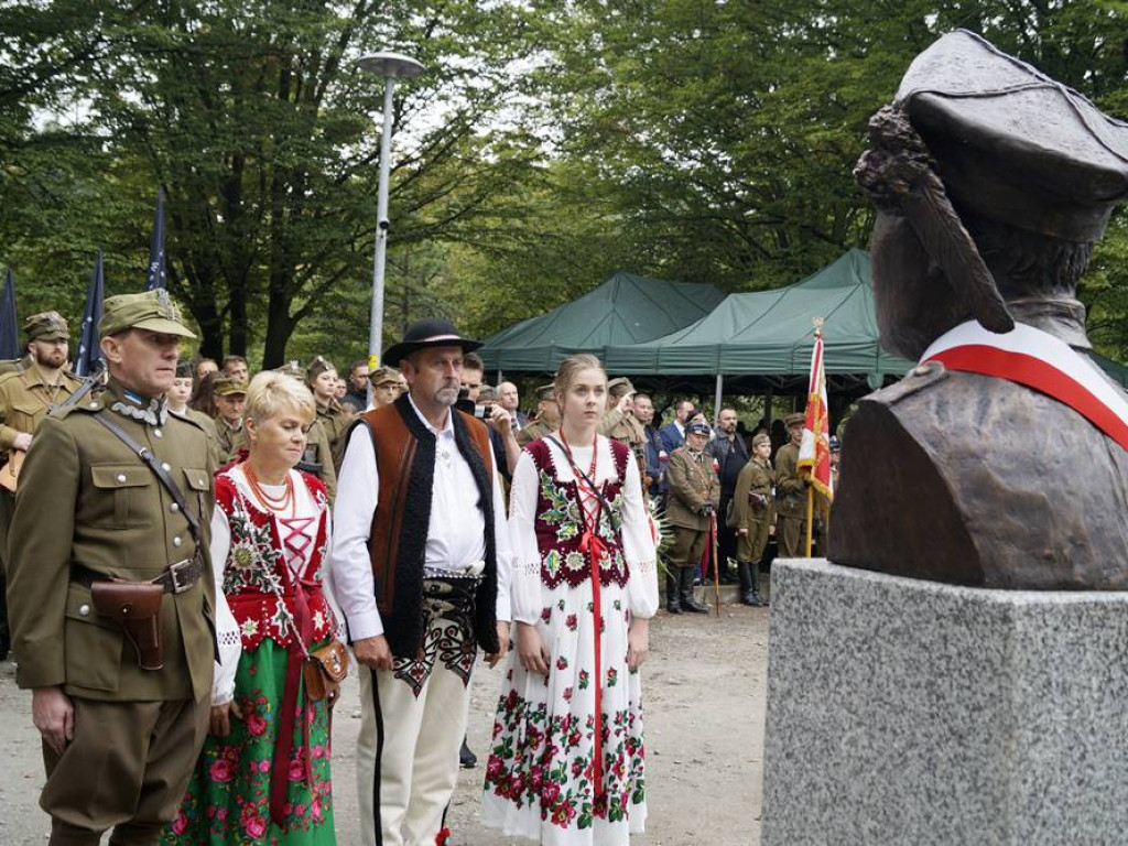 Stanęło kolejnych sześć popiersi Żołnierzy Wyklętych. Była to patriotyczna uroczystość