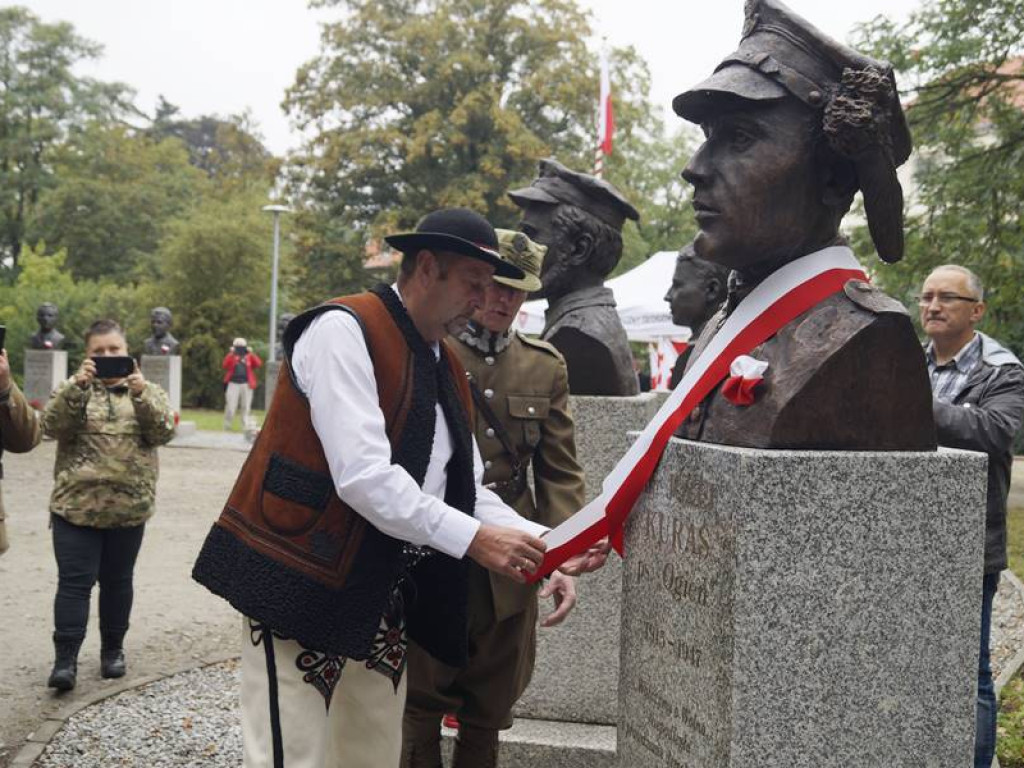 Stanęło kolejnych sześć popiersi Żołnierzy Wyklętych. Była to patriotyczna uroczystość