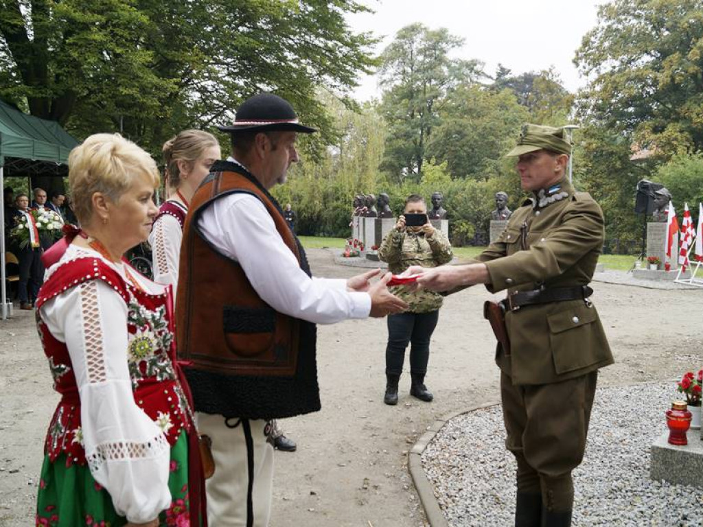 Stanęło kolejnych sześć popiersi Żołnierzy Wyklętych. Była to patriotyczna uroczystość