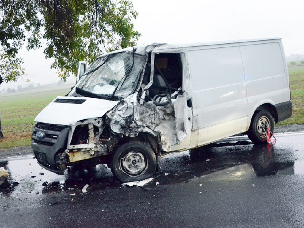 Bus zahaczył tira. Krajowa dwunastka koło Dankowic zablokowana