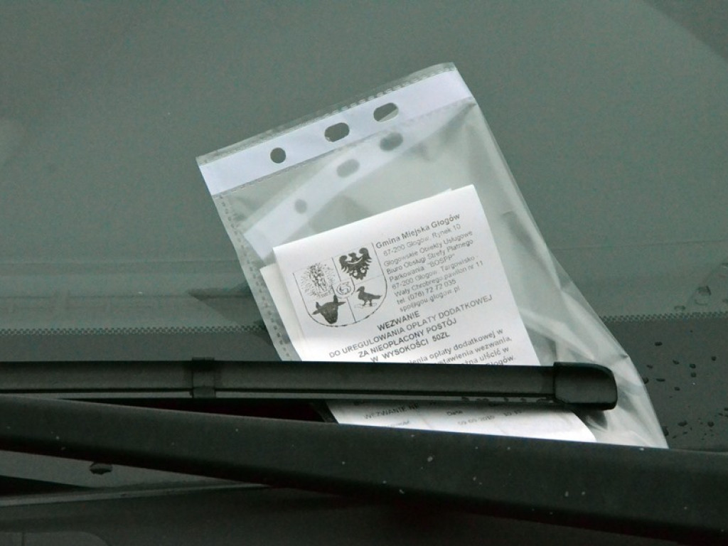 Wlepiają kary za parkowanie na alei Wolności! Płatna strefa już obowiązuje