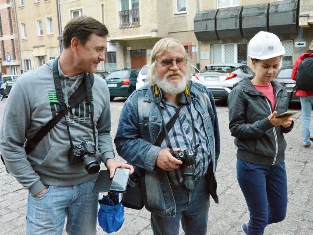 Popiersie Andreasa Gryphiusa już nad wejściem do teatru miejskiego