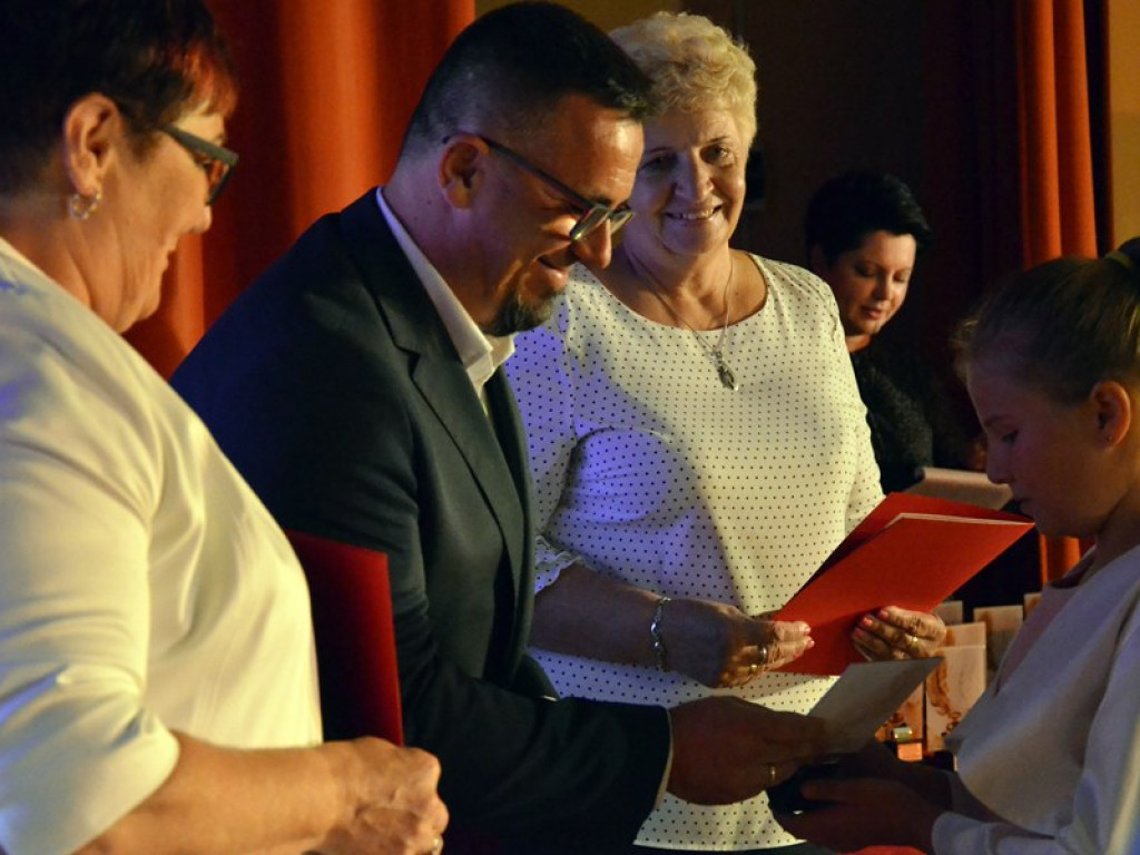 Nagrodzeni za dobre wyniki w nauce. Podczas uroczystości rozdano stypendia