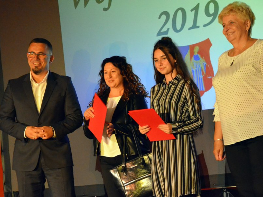 Nagrodzeni za dobre wyniki w nauce. Podczas uroczystości rozdano stypendia
