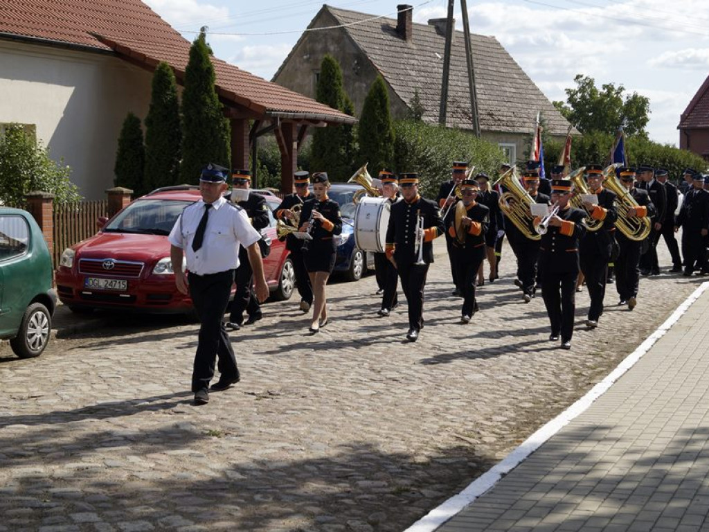 Zbierali, zbierali aż uzbierali. OSP Piersna ma nowy sztandar