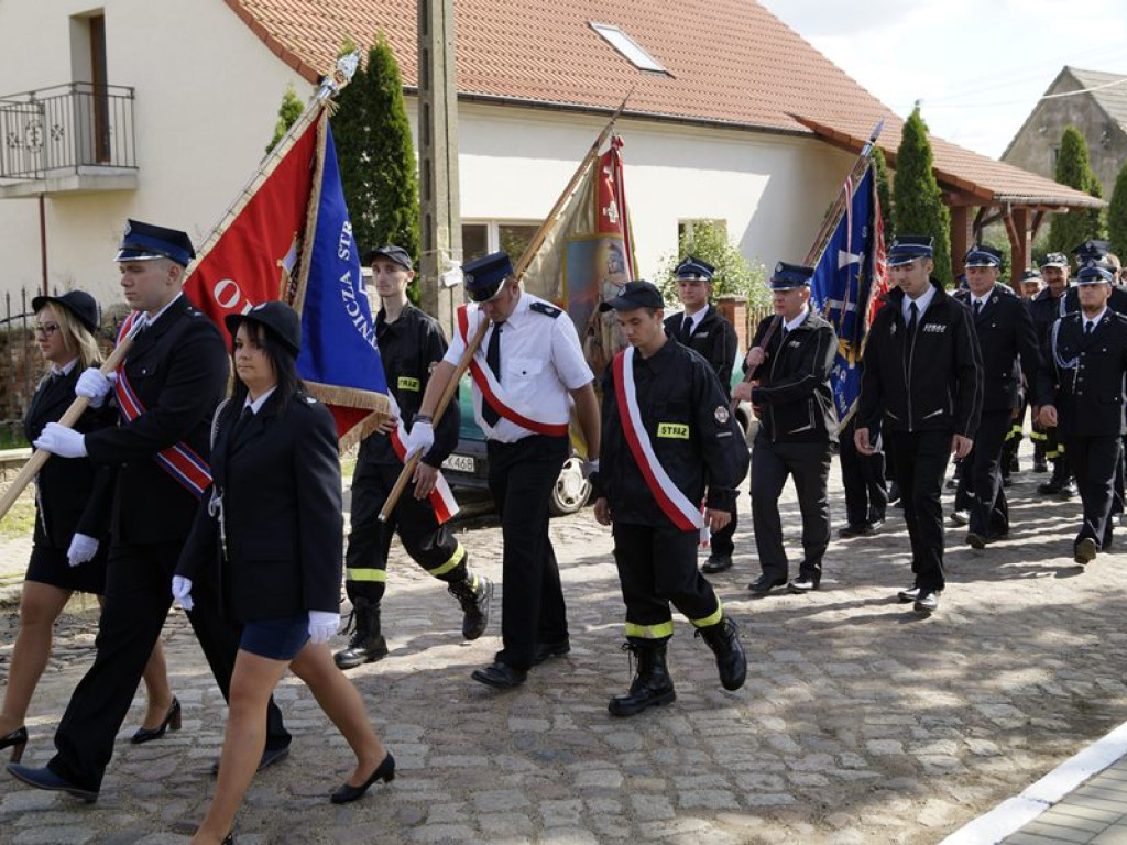 Zbierali, zbierali aż uzbierali. OSP Piersna ma nowy sztandar