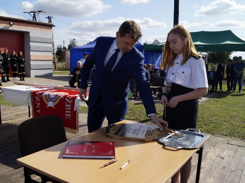 Zbierali, zbierali aż uzbierali. OSP Piersna ma nowy sztandar