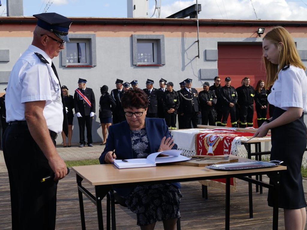 Zbierali, zbierali aż uzbierali. OSP Piersna ma nowy sztandar