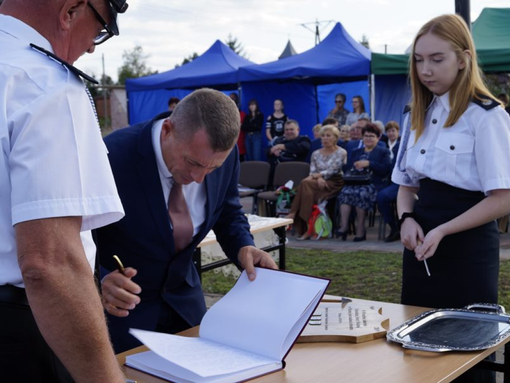 Zbierali, zbierali aż uzbierali. OSP Piersna ma nowy sztandar
