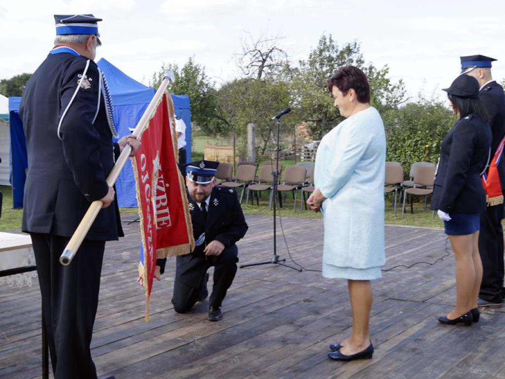 Zbierali, zbierali aż uzbierali. OSP Piersna ma nowy sztandar