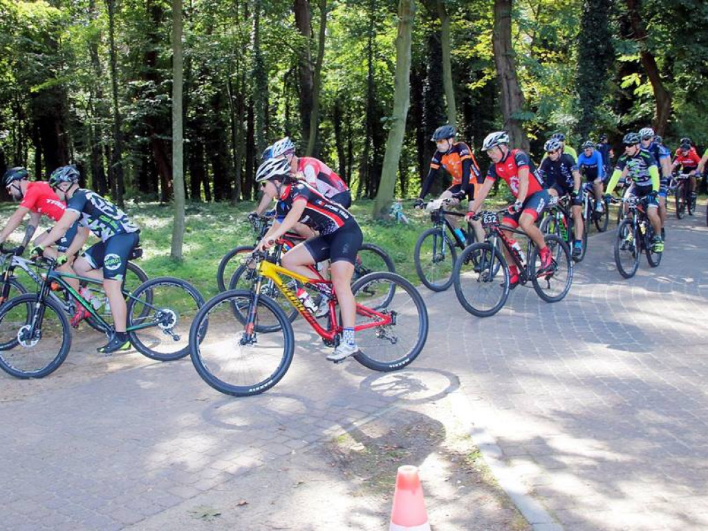 Sportowa rywalizacja MTB zakończona spotkaniem przy ognisku