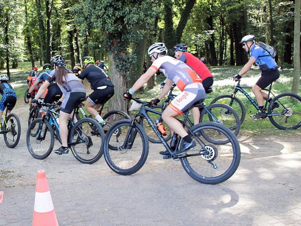 Sportowa rywalizacja MTB zakończona spotkaniem przy ognisku
