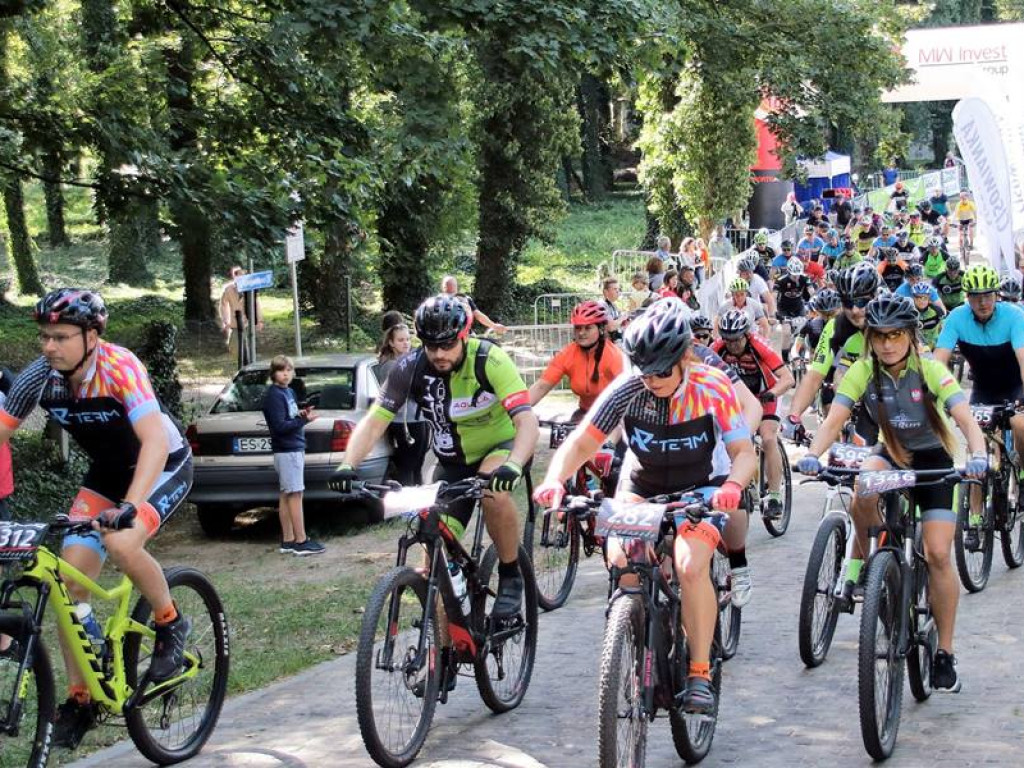 Sportowa rywalizacja MTB zakończona spotkaniem przy ognisku