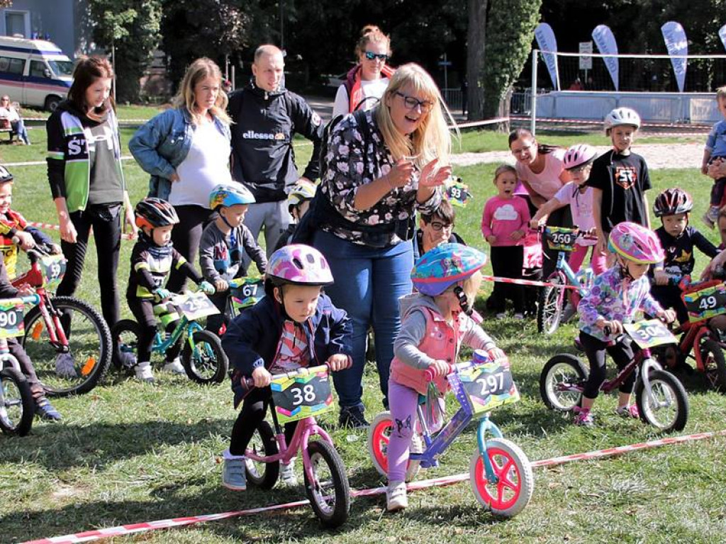 Sportowa rywalizacja MTB zakończona spotkaniem przy ognisku