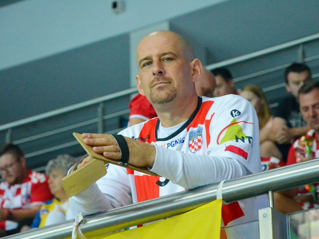Cenne wsparcie Chrobrego podczas derbów! Na półmetku remis