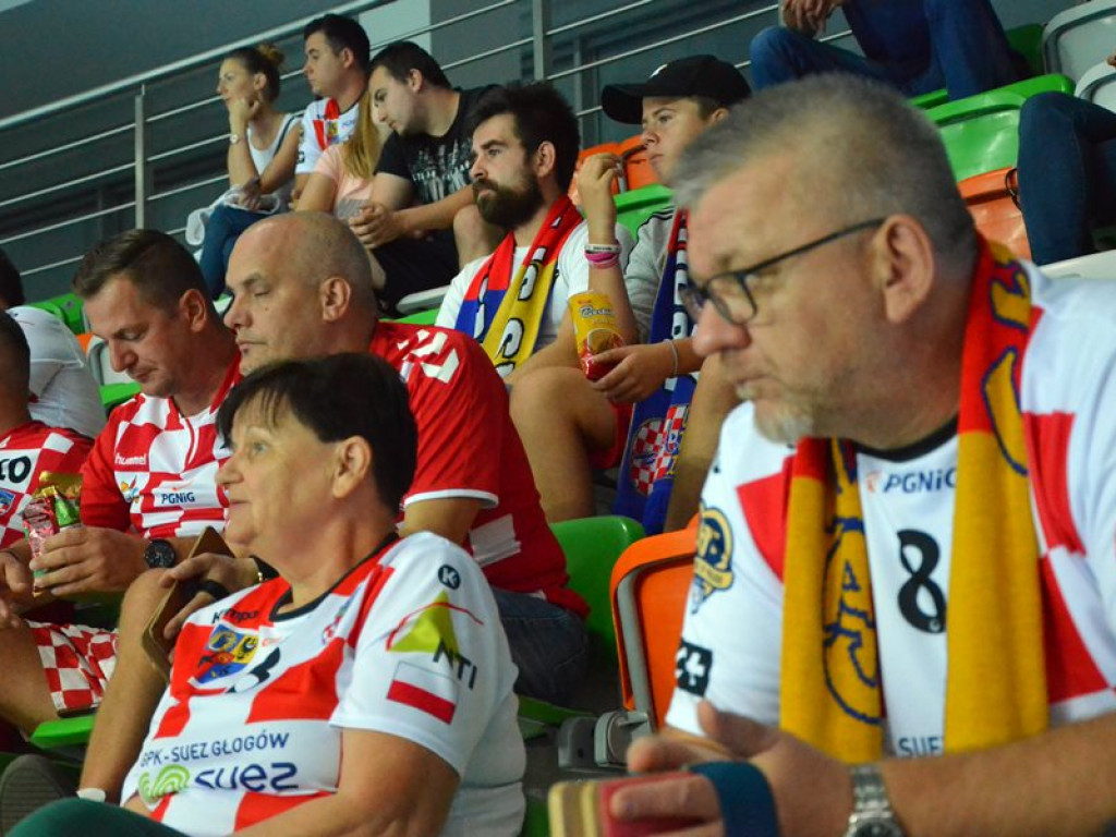 Cenne wsparcie Chrobrego podczas derbów! Na półmetku remis