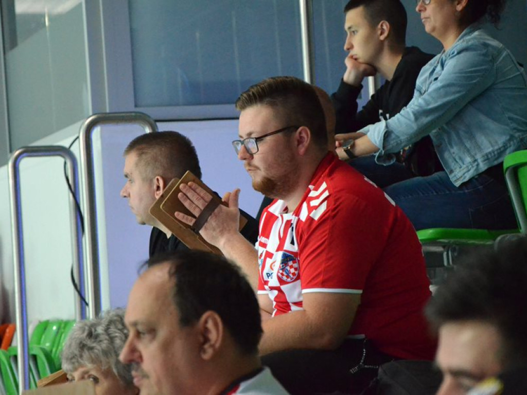 Cenne wsparcie Chrobrego podczas derbów! Na półmetku remis