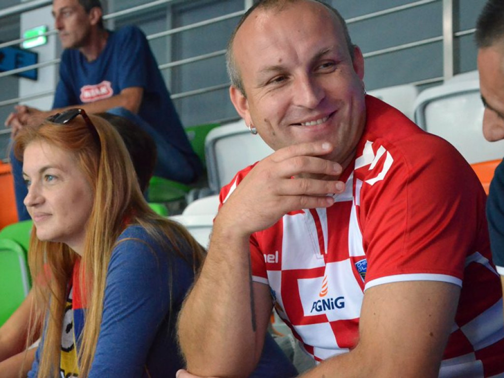 Cenne wsparcie Chrobrego podczas derbów! Na półmetku remis