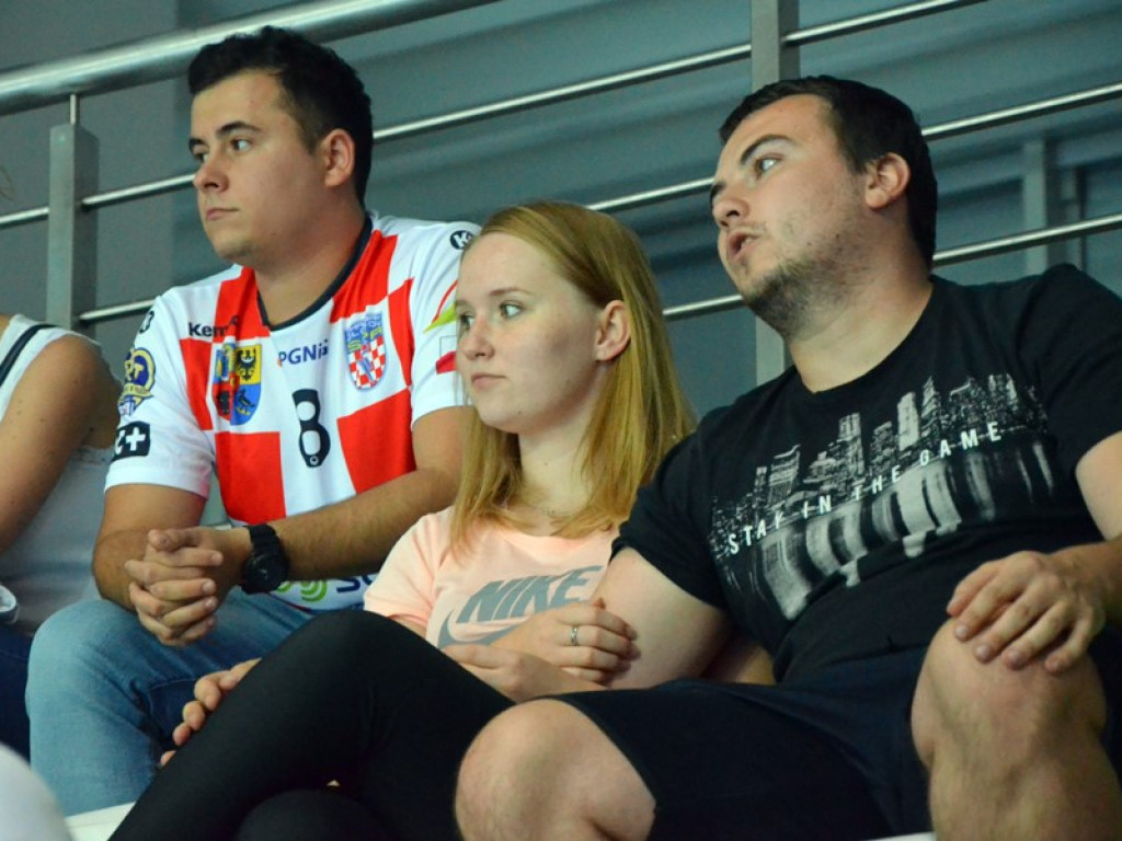 Cenne wsparcie Chrobrego podczas derbów! Na półmetku remis