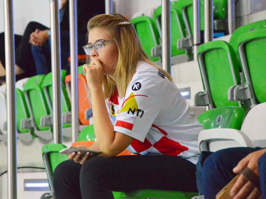 Cenne wsparcie Chrobrego podczas derbów! Na półmetku remis
