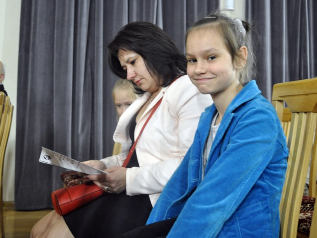 Koncert znanego pianisty w szkole muzycznej. Sala wypełniła się po brzegi