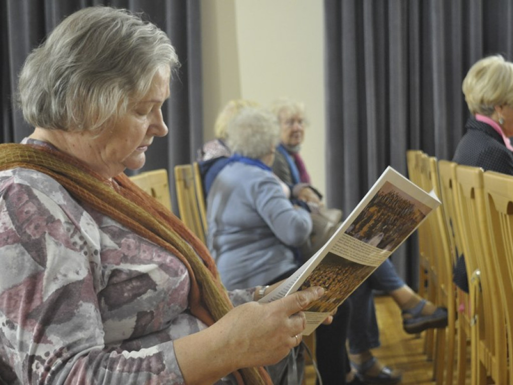 Koncert znanego pianisty w szkole muzycznej. Sala wypełniła się po brzegi