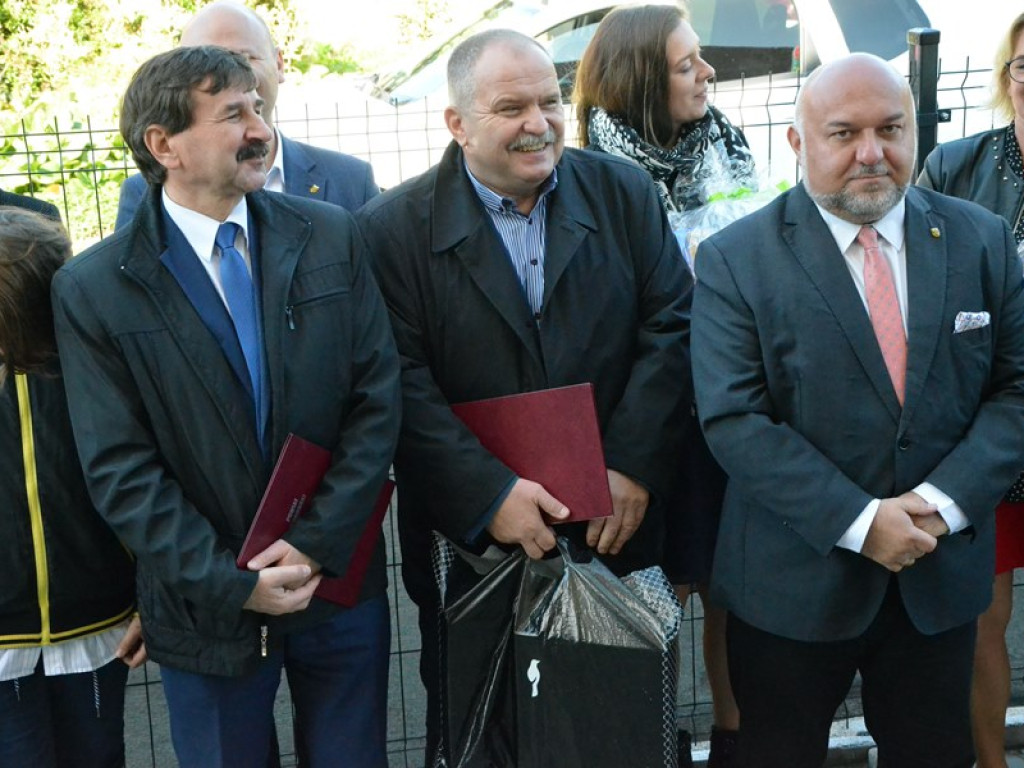 Klucze wręczone, wstęga przecięta! Oficjalnie otwarcie domów dziecka