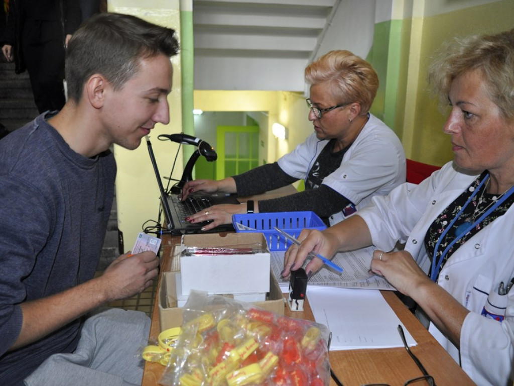 Zadzwonił dzwonek, uczniów nie ma w klasie... byli w  krwiobusie!