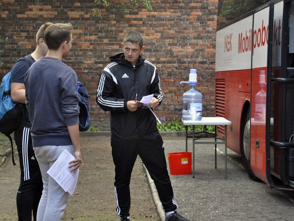 Zadzwonił dzwonek, uczniów nie ma w klasie... byli w  krwiobusie!