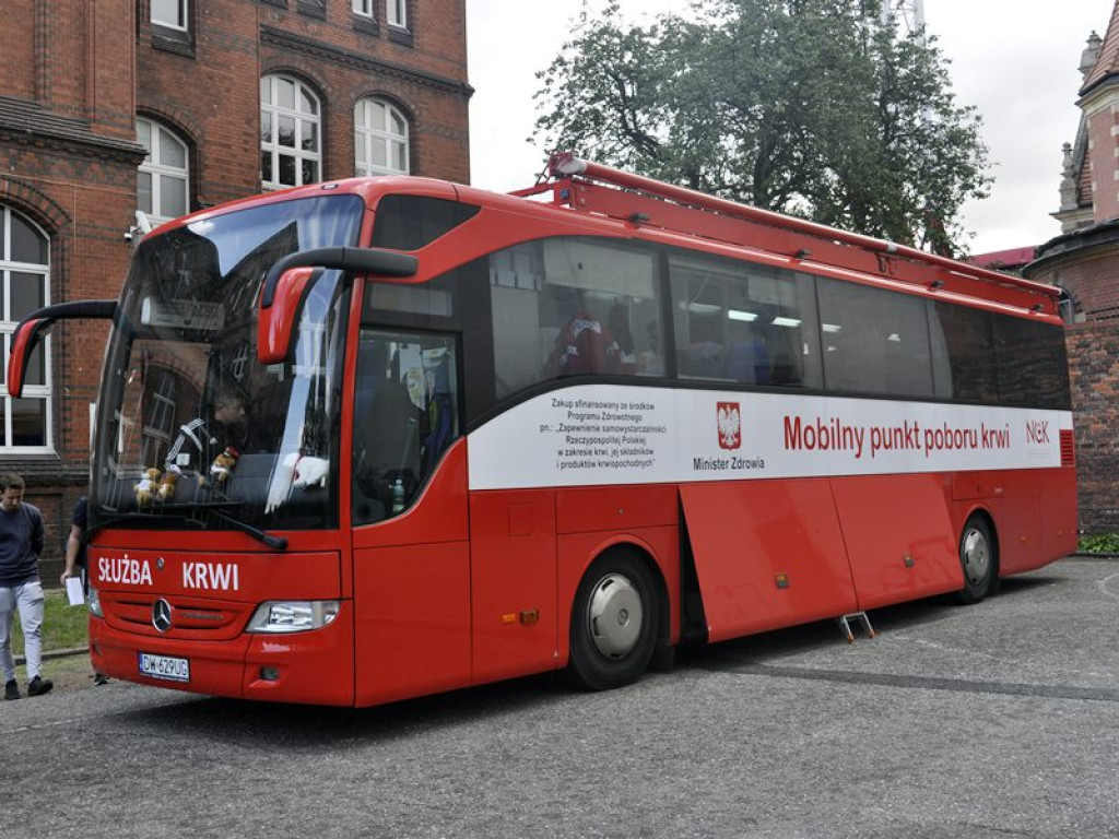 Zadzwonił dzwonek, uczniów nie ma w klasie... byli w  krwiobusie!