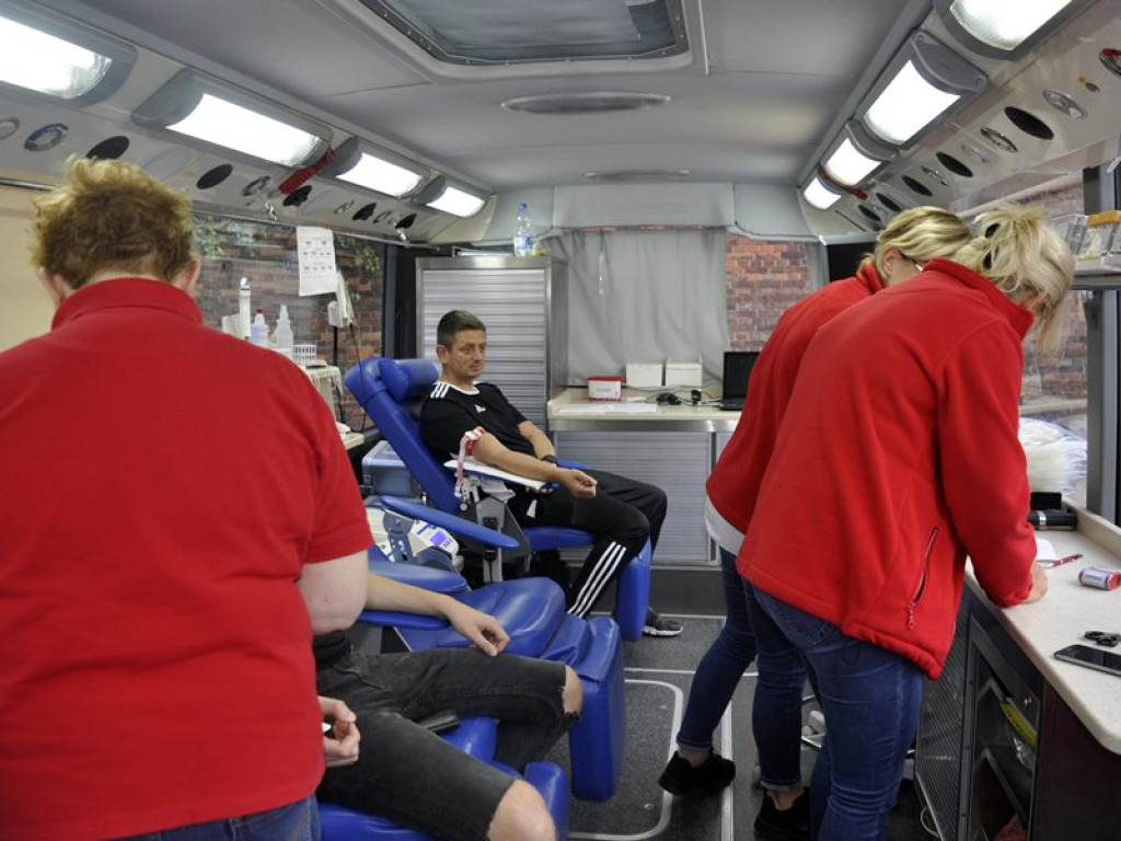 Zadzwonił dzwonek, uczniów nie ma w klasie... byli w  krwiobusie!