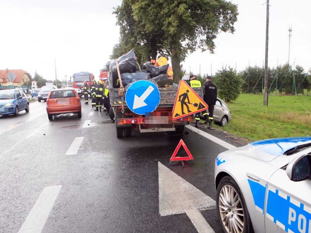 Czołowe zderzenie koło Jaczowa. Kierowca hyundaia w szpitalu
