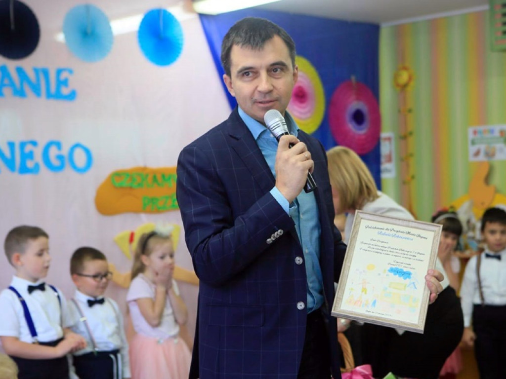 Symbolicznie wmurowali kamień węgielny pod nowe przedszkole.  Siódemka wreszcie będzie nowoczesna!