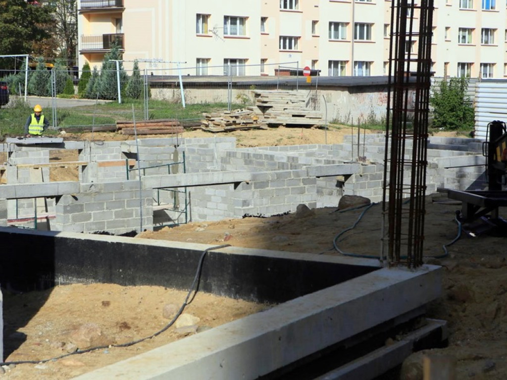 Symbolicznie wmurowali kamień węgielny pod nowe przedszkole.  Siódemka wreszcie będzie nowoczesna!