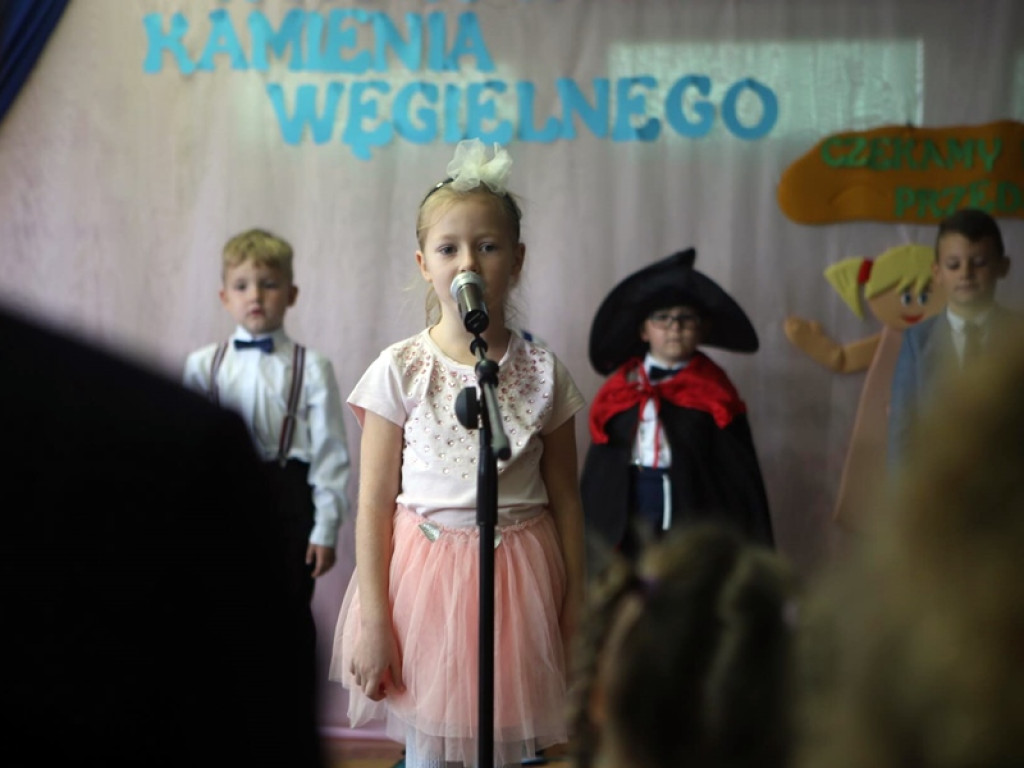 Symbolicznie wmurowali kamień węgielny pod nowe przedszkole.  Siódemka wreszcie będzie nowoczesna!