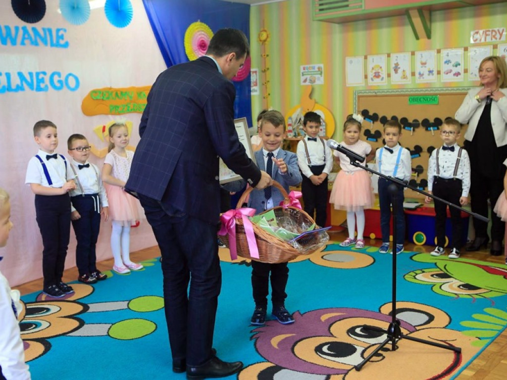 Symbolicznie wmurowali kamień węgielny pod nowe przedszkole.  Siódemka wreszcie będzie nowoczesna!
