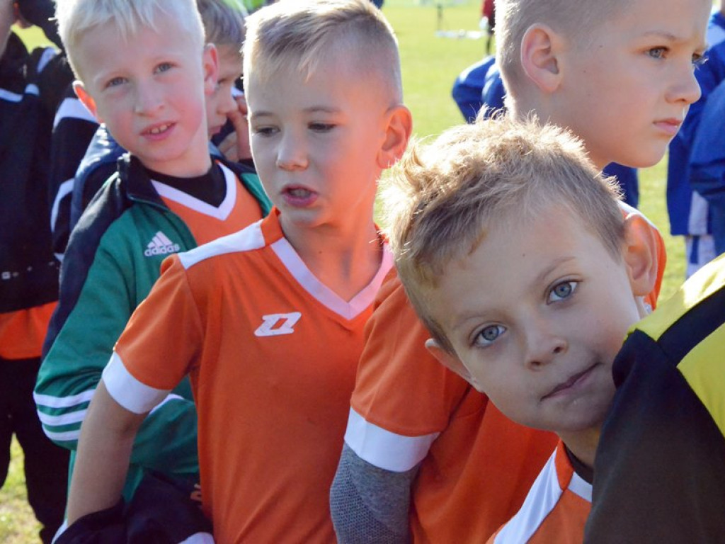 Drużyny z całej Polski grają w Głogowie. Trwa sportowa rywalizacja na osiedlu Piastów