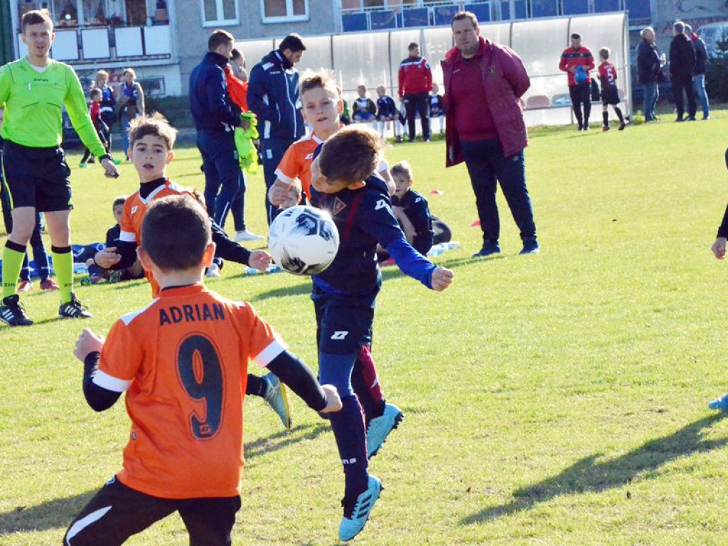 Drużyny z całej Polski grają w Głogowie. Trwa sportowa rywalizacja na osiedlu Piastów