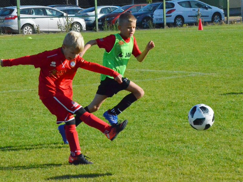 Drużyny z całej Polski grają w Głogowie. Trwa sportowa rywalizacja na osiedlu Piastów